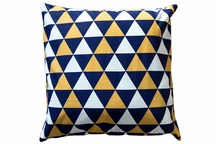 Декоративна възглавница 45х45 ТЕМНО ЖЪЛТИ ТРИЪГЪЛНИЦИ